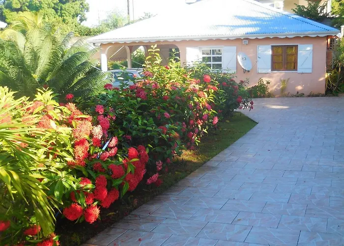 Maison Charmante A Sainte-Anne Avec Jardin Cloture