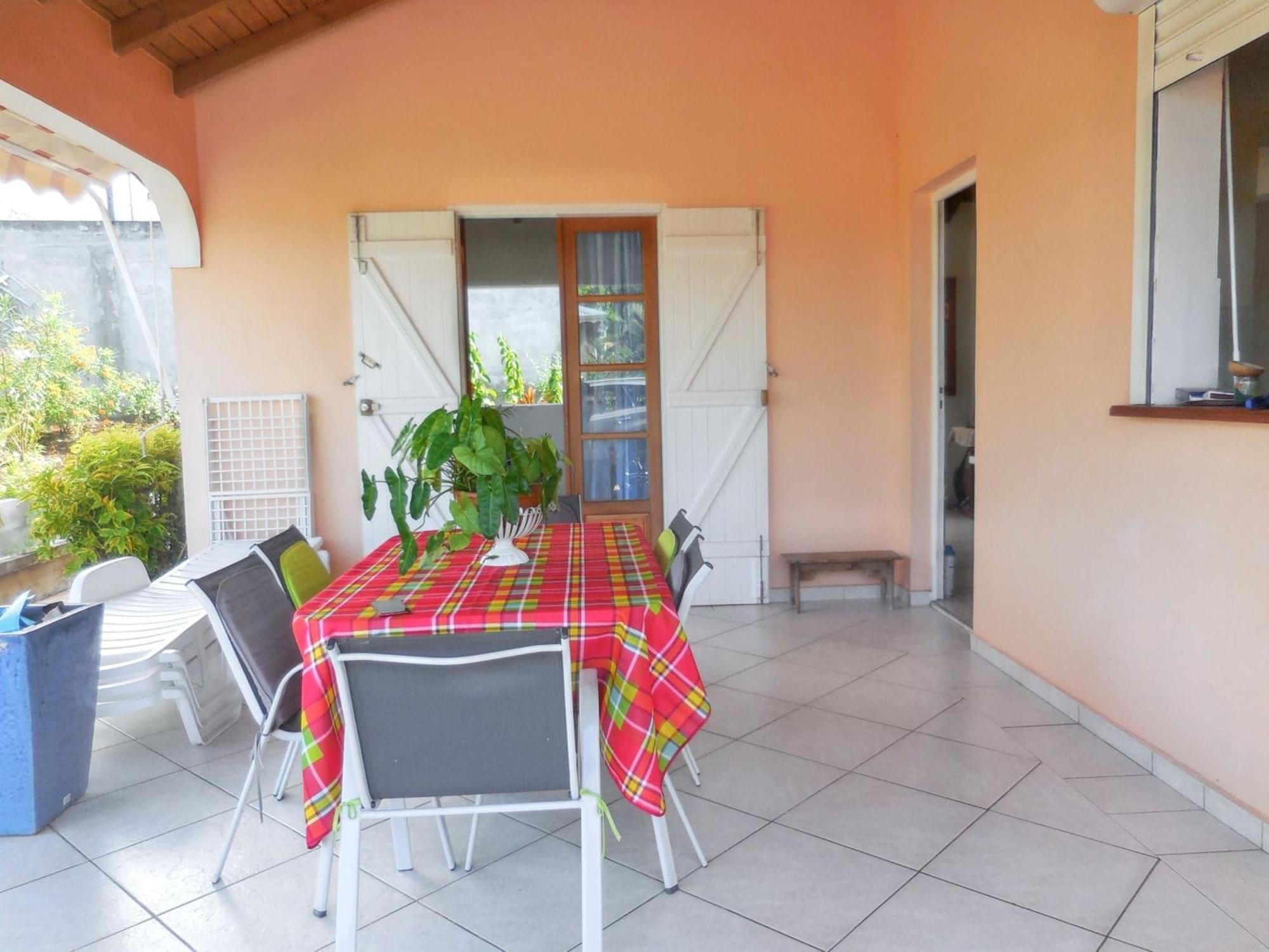 Maison Charmante A Sainte-anne Avec Jardin Cloture *